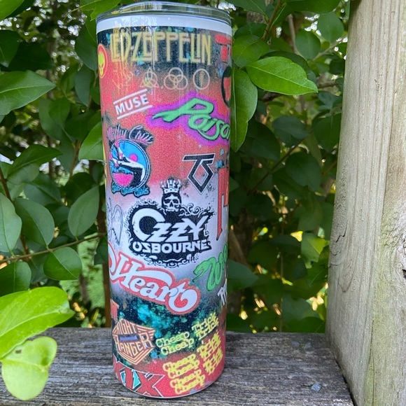 Tumbler with 80’s Music Bands - Picture 6 of 7
